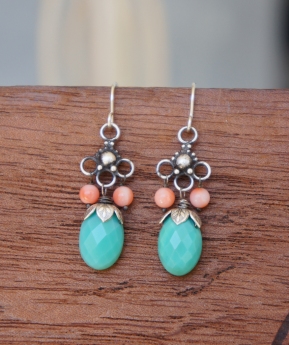 Earrings made with Chrysoprase and coral